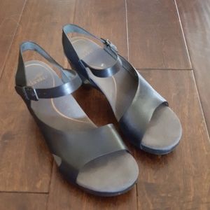 Dansko Like New Black "Tasha" Sandals